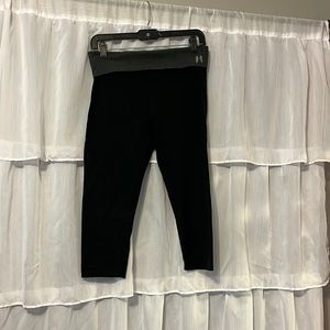 Victoria’s Secret cropped black leggings